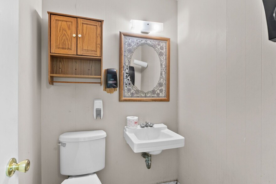 More Photos Of 3401 NNE Loop 323, Tyler Light Distribution For Sale