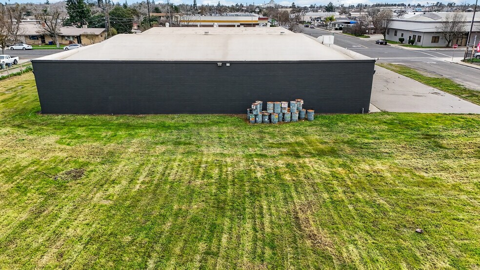 More Photos Of 1505-1507 W 18th St, Merced Warehouse For Lease