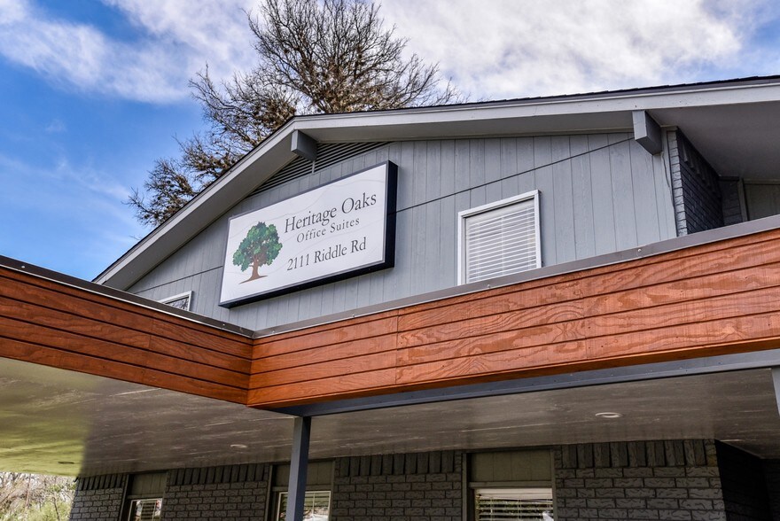 More Photos Of 2111-2113 W Slaughter Ln, Austin Unknown For Lease