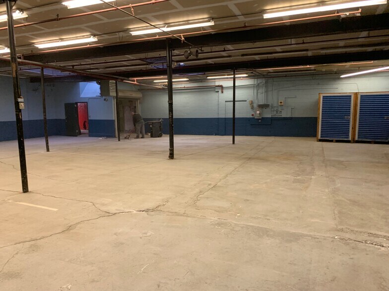 More Photos Of 210-211 Cottage St, Poughkeepsie Warehouse For Lease