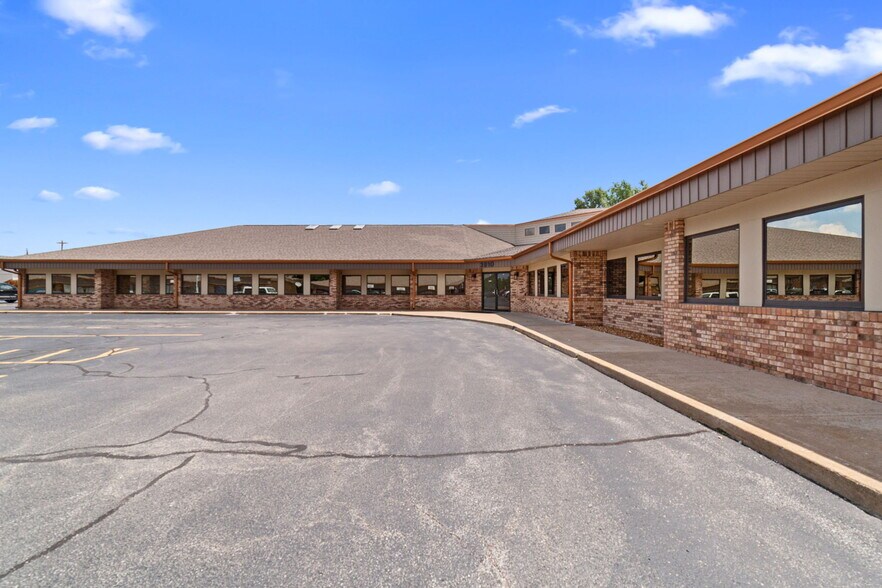 More Photos Of 3910 S Old Highway 94, Saint Charles Unknown For Lease