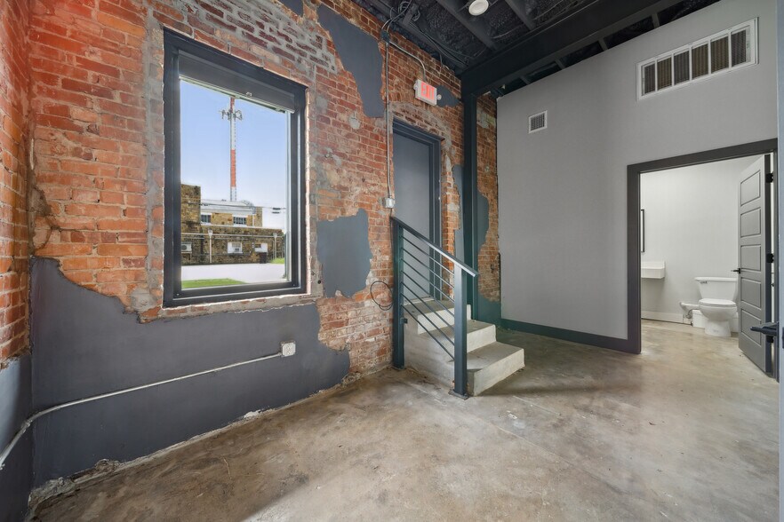 More Photos Of 216 E Rogers Blvd, Skiatook Storefront Retail Office For Sale