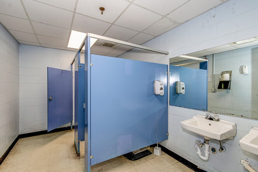 More Photos Of 14 Pine House Rd, Trenton Warehouse For Sale