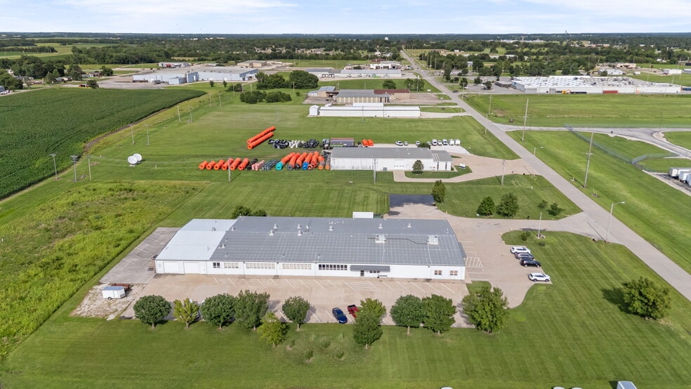 More Photos Of 900 W Miller Rd, Iola Manufacturing For Sale