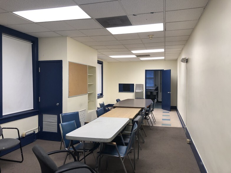 More Photos Of 248 W Girard Ave, Philadelphia Office For Sale