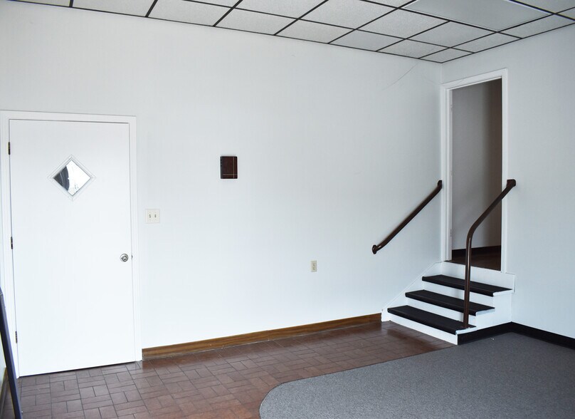 More Photos Of 385-387 Industrial Dr, Mount Juliet Warehouse For Lease