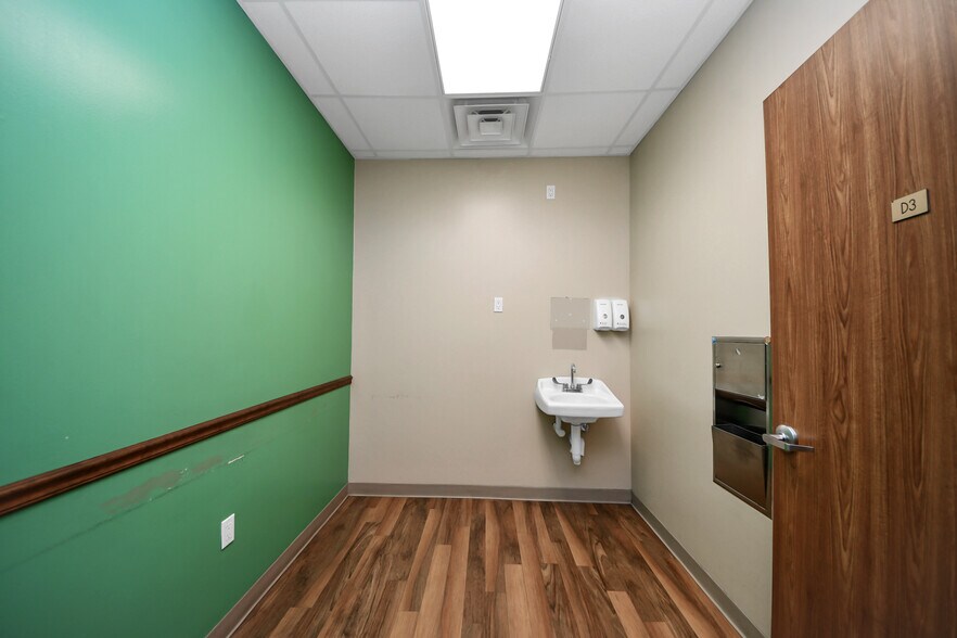 More Photos Of 3521 Town Center Blvd, Sugar Land Medical For Lease
