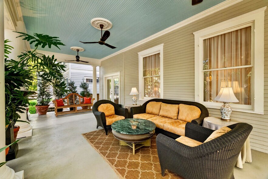More Photos Of 107 E 35th St, Savannah Office For Sale