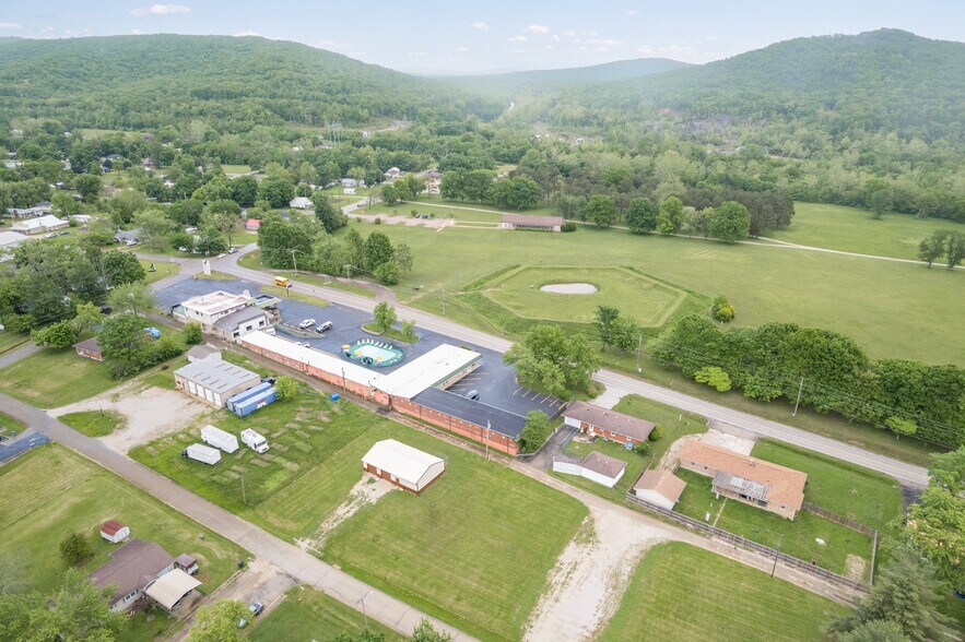 More Photos Of 310 S McCune St, Pilot Knob Hotel For Sale