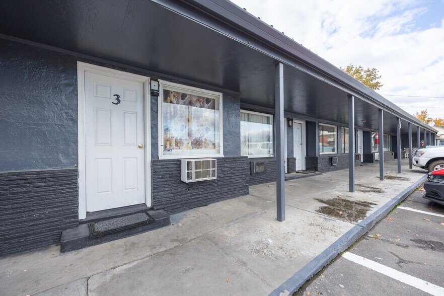 More Photos Of 2116 Adams Ave, La Grande Hotel For Sale