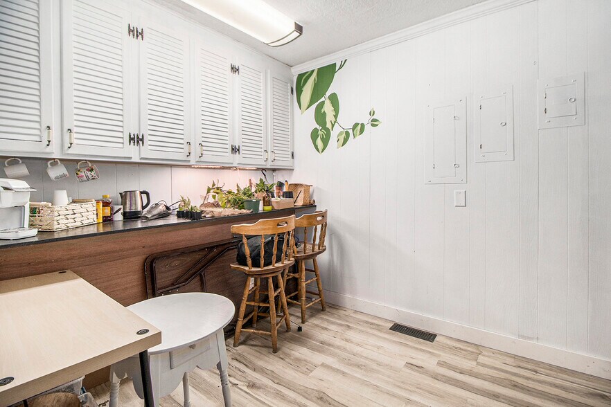 More Photos Of 100-104 N Main St, Crown Point Storefront Retail Residential For Sale