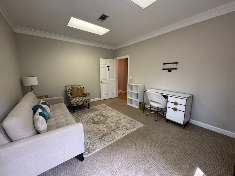 More Photos Of 555 Sun Valley Dr, Roswell Office For Lease