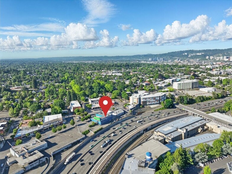 More Photos Of 2975 NE Sandy Blvd, Portland Storefront For Sale