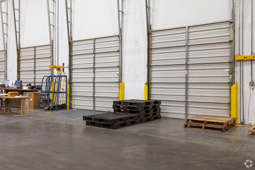 More Photos Of 2201 Interstate North Dr, Charlotte Warehouse For Lease