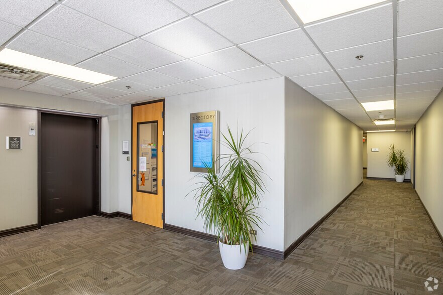 More Photos Of 8901 Golf Rd, Des Plaines Medical For Lease