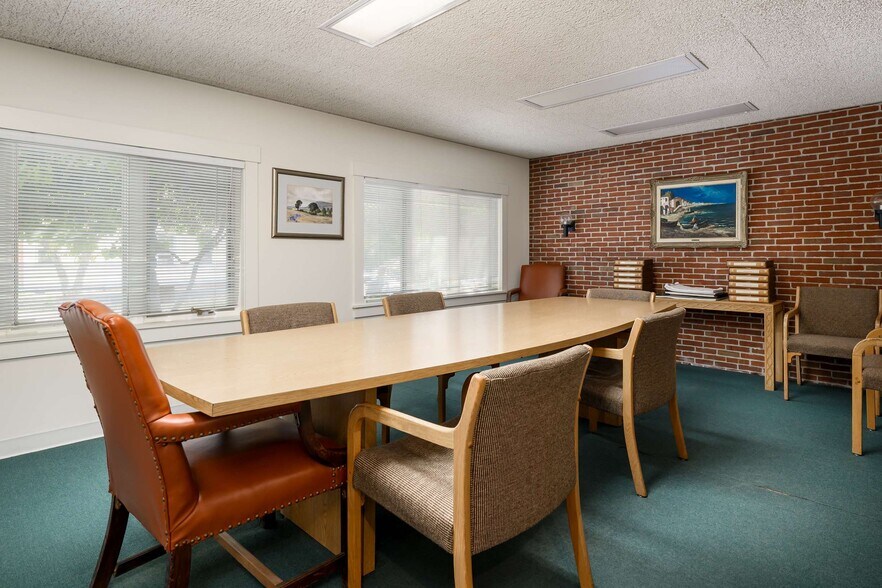 More Photos Of 10 Walker St, Kittery Loft Creative Space For Lease