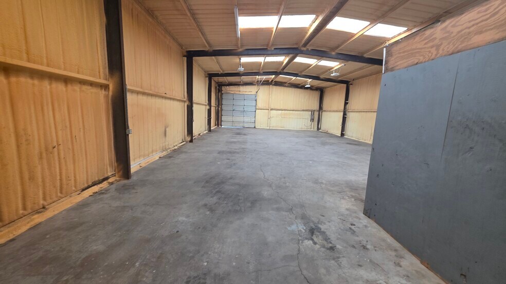 More Photos Of 1609 E Taylor Ave, Midland Warehouse For Lease