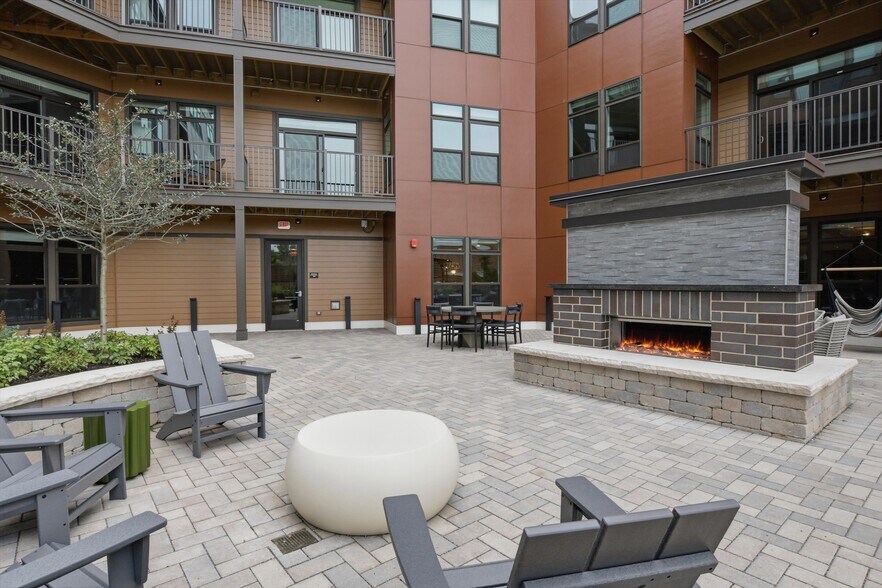More Photos Of 1850 Glenview Rd, Glenview Apartments For Lease