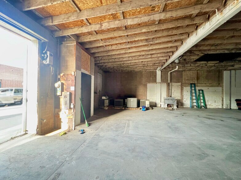 More Photos Of 3332 14th St, Los Angeles Warehouse For Sale