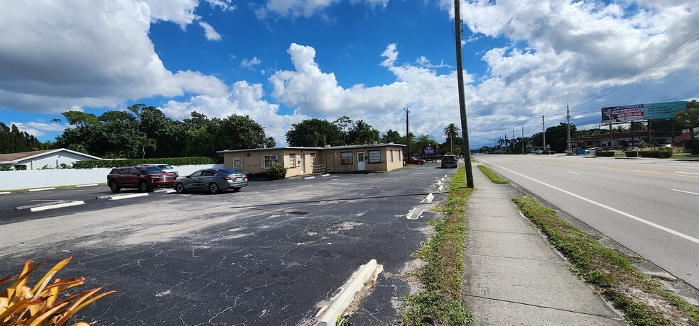 More Photos Of , Palm Springs General Retail For Sale