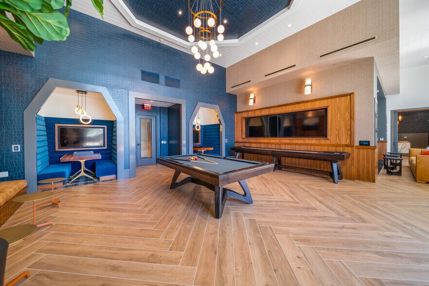 More Photos Of 585 Anton Blvd, Costa Mesa Apartments For Lease