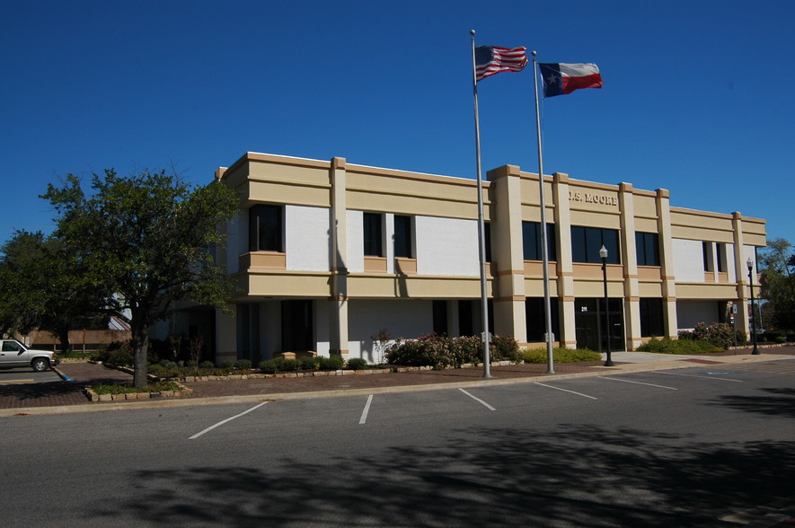 Primary Photo Of 211 E Shepherd Ave, Lufkin Office For Lease