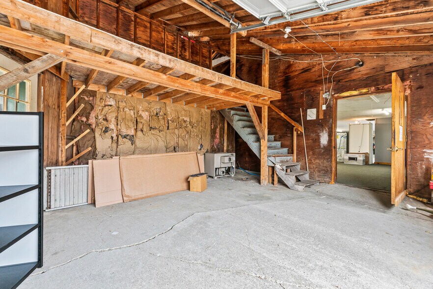 More Photos Of 680 Maine Ave, Farmingdale Storefront Retail Office For Lease