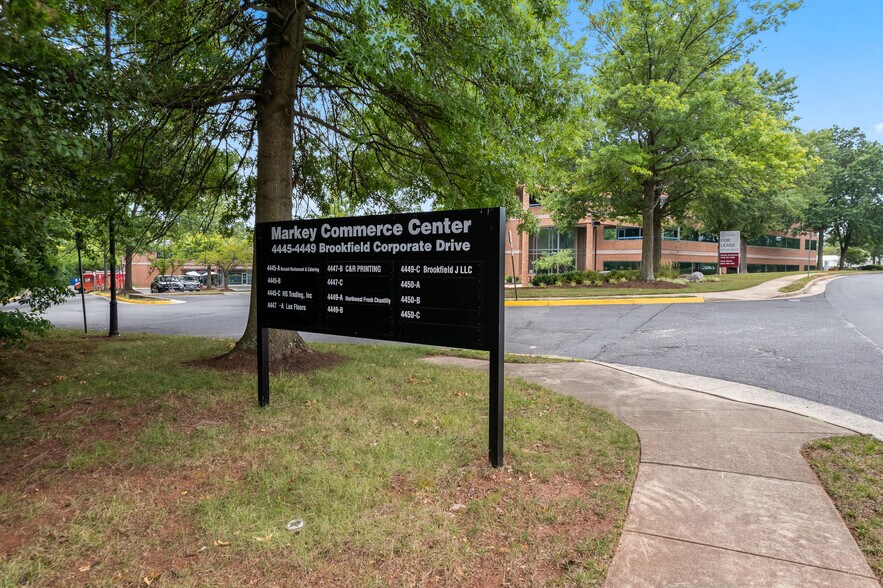 More Photos Of 4445-4449 Brookfield Corporate Dr, Chantilly Showroom For Lease