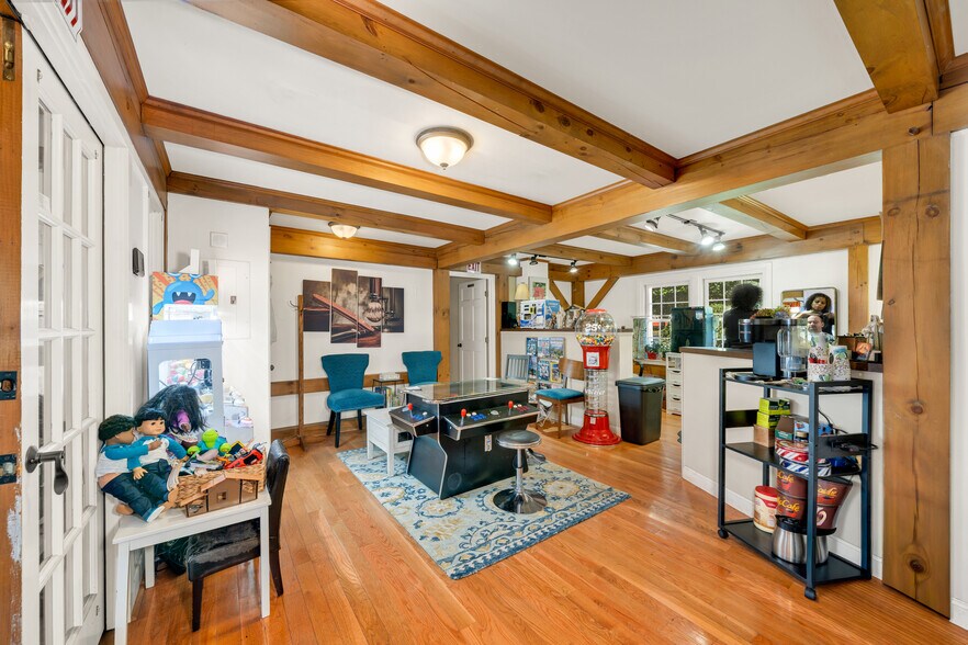 More Photos Of 58 Main St, Topsfield Office For Sale