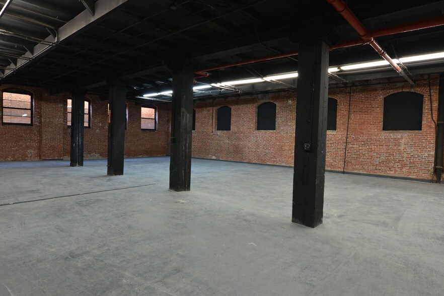More Photos Of 16 Waverly Ave, Brooklyn Loft Creative Space For Lease
