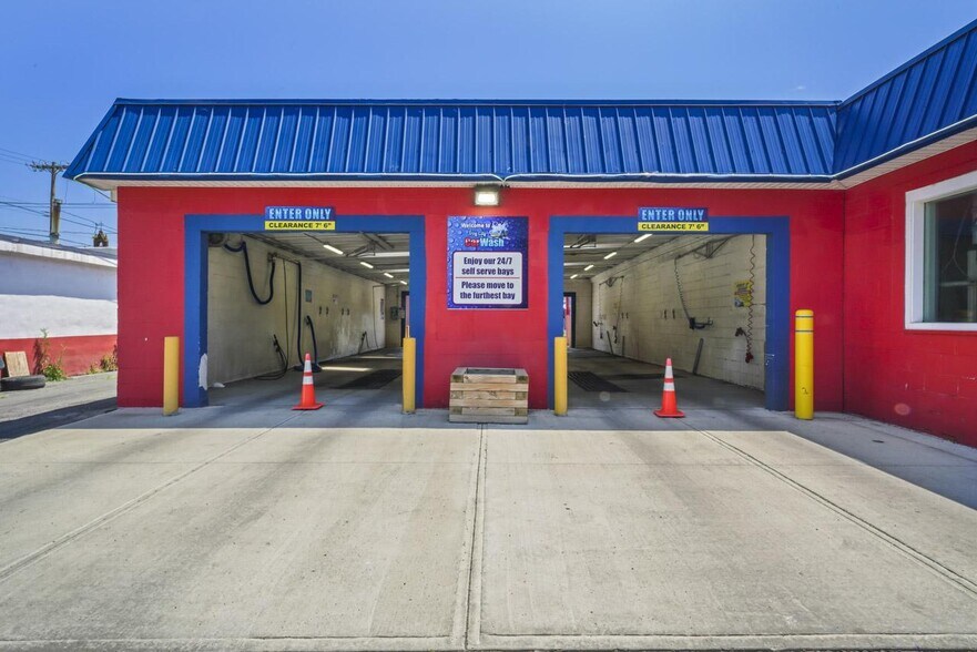 More Photos Of 690-696 River St, Troy Freestanding For Sale