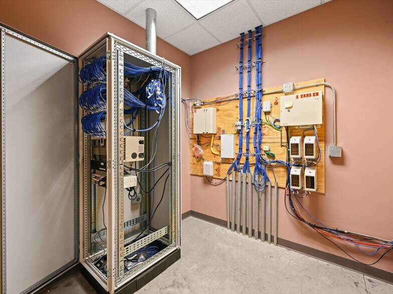 More Photos Of 7495 Chavenelle rd, Dubuque Industrial For Sale