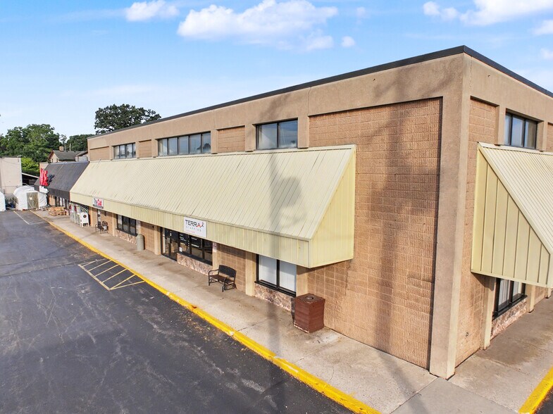 More Photos Of 441 Milwaukee Ave, Burlington Freestanding For Sale