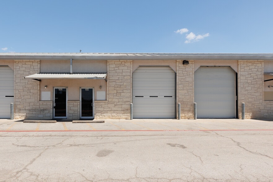 More Photos Of 2255 CR 172, Round Rock Light Manufacturing For Sale