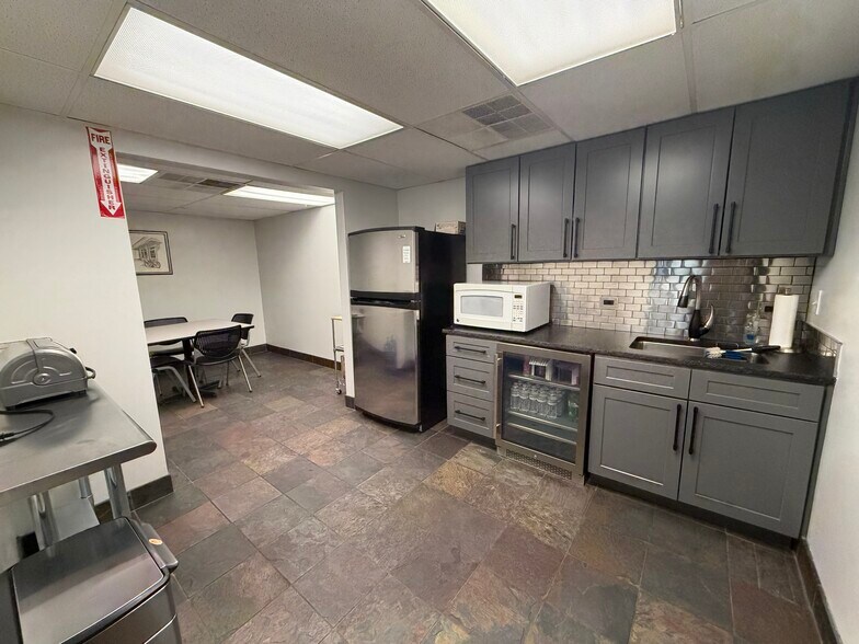 More Photos Of 6810 S Jordan Rd, Centennial Warehouse For Lease