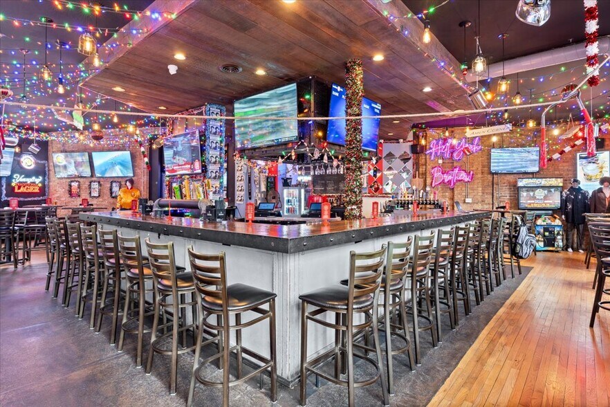 More Photos Of 3801-3809 N Clark St, Chicago Restaurant For Sale
