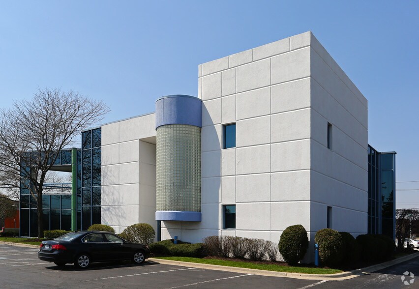 More Photos Of 1100 Landmeier Rd, Elk Grove Village Office For Lease