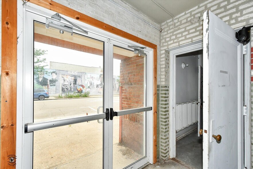 More Photos Of 800 La Salle St, Ottawa Office For Sale