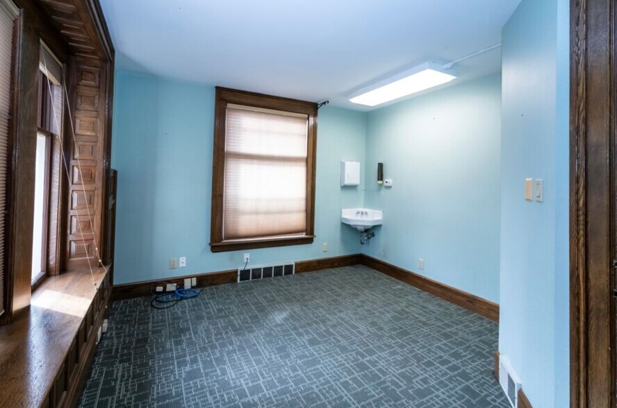 More Photos Of 3911 Main St, Buffalo Medical For Sale