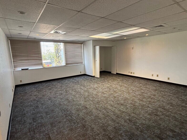More Photos Of 1260 E Oakland Park Blvd, Oakland Park Office For Sale