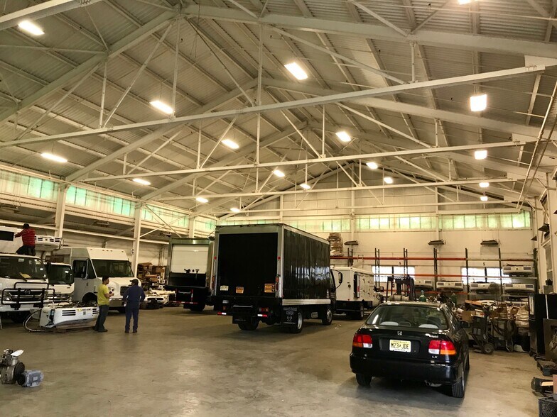 More Photos Of 4001-4017 Dell Ave, North Bergen Warehouse For Lease