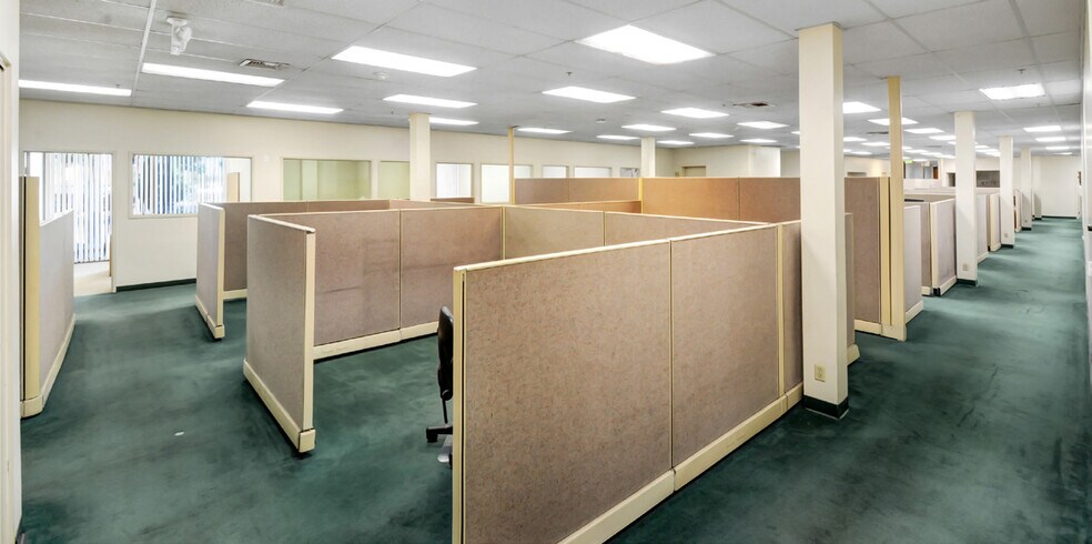 More Photos Of 222 N Vincent Ave, West Covina Warehouse For Lease