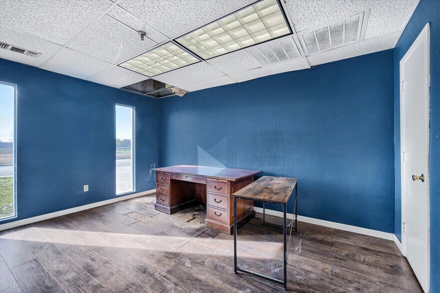 More Photos Of 1411 Southland Dr, Gainesville Flex For Sale