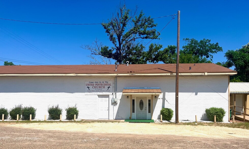 Primary Photo Of 707 W Main St, Cameron Specialty For Sale