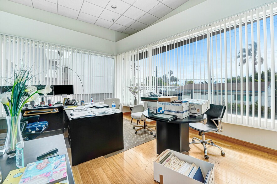 More Photos Of 2812-2820 Santa Monica Blvd, Santa Monica Loft Creative Space For Lease