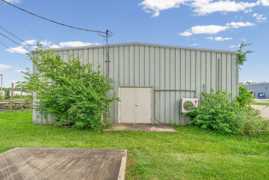 More Photos Of 1761 Jardco Dr, Clarksville Warehouse For Lease
