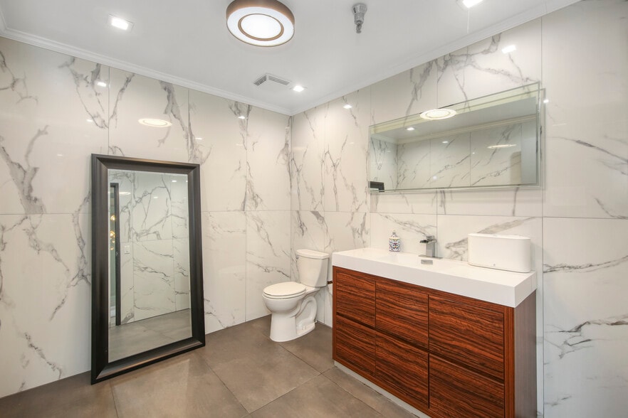 More Photos Of 1475 Long Beach Ave, Los Angeles Warehouse For Lease