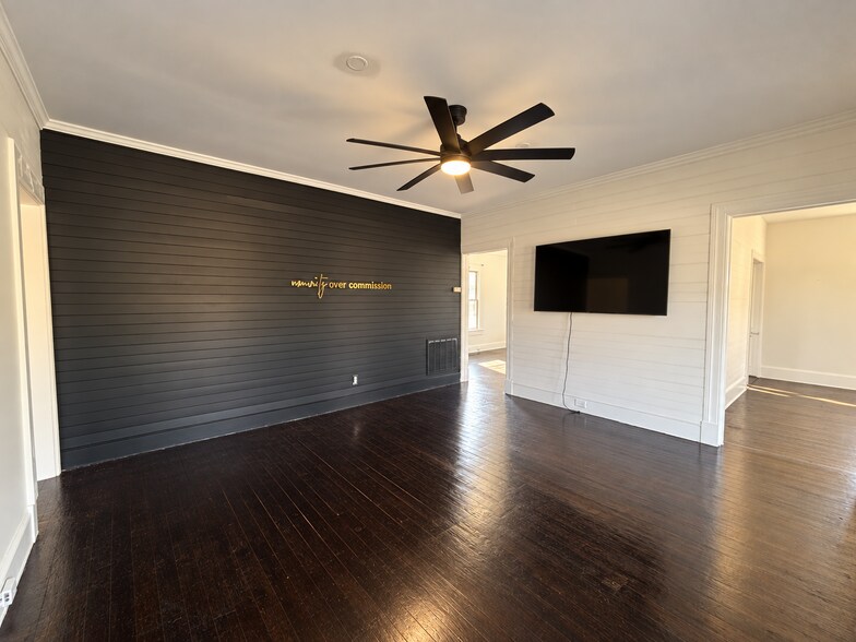More Photos Of 205 Ricks Dr, Winston-Salem Office For Sale
