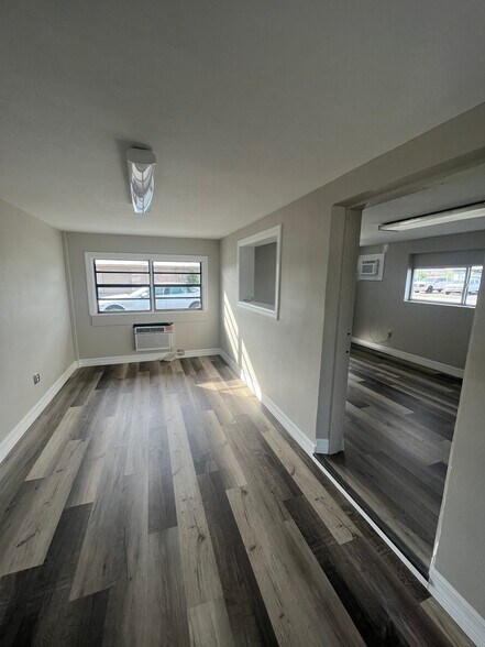 More Photos Of 1880 Elsa St, Naples Warehouse For Sale