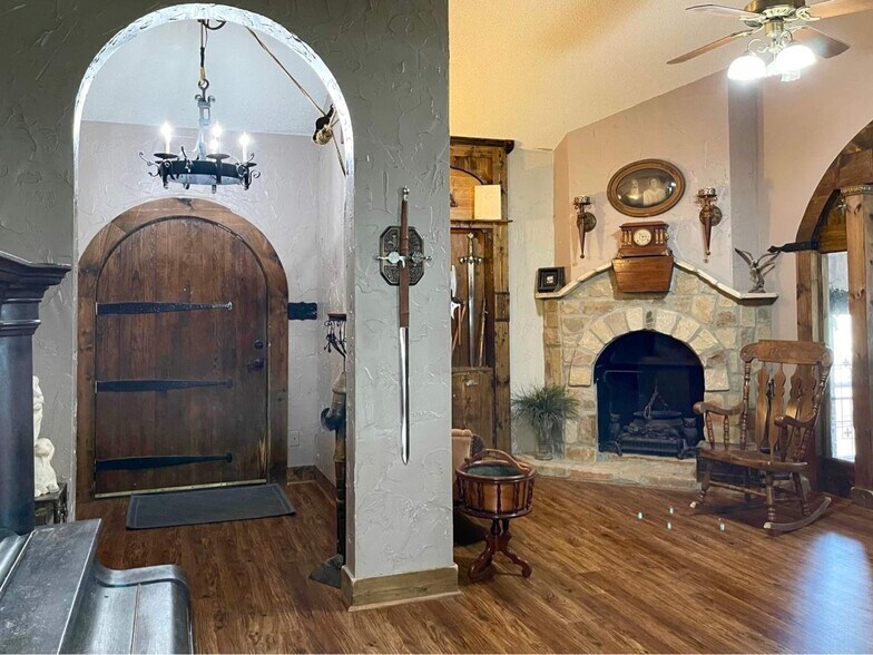 More Photos Of 175 Herber, New Braunfels Specialty For Sale